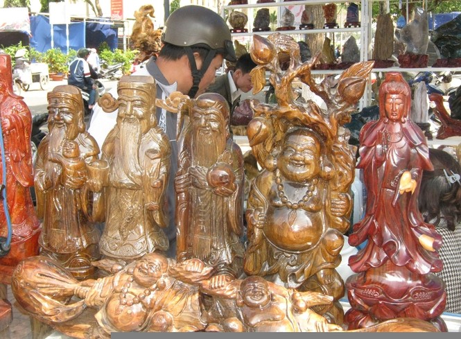 Đắk Lắk: Chợ hoa Tết với… gỗ và đá - ảnh 4